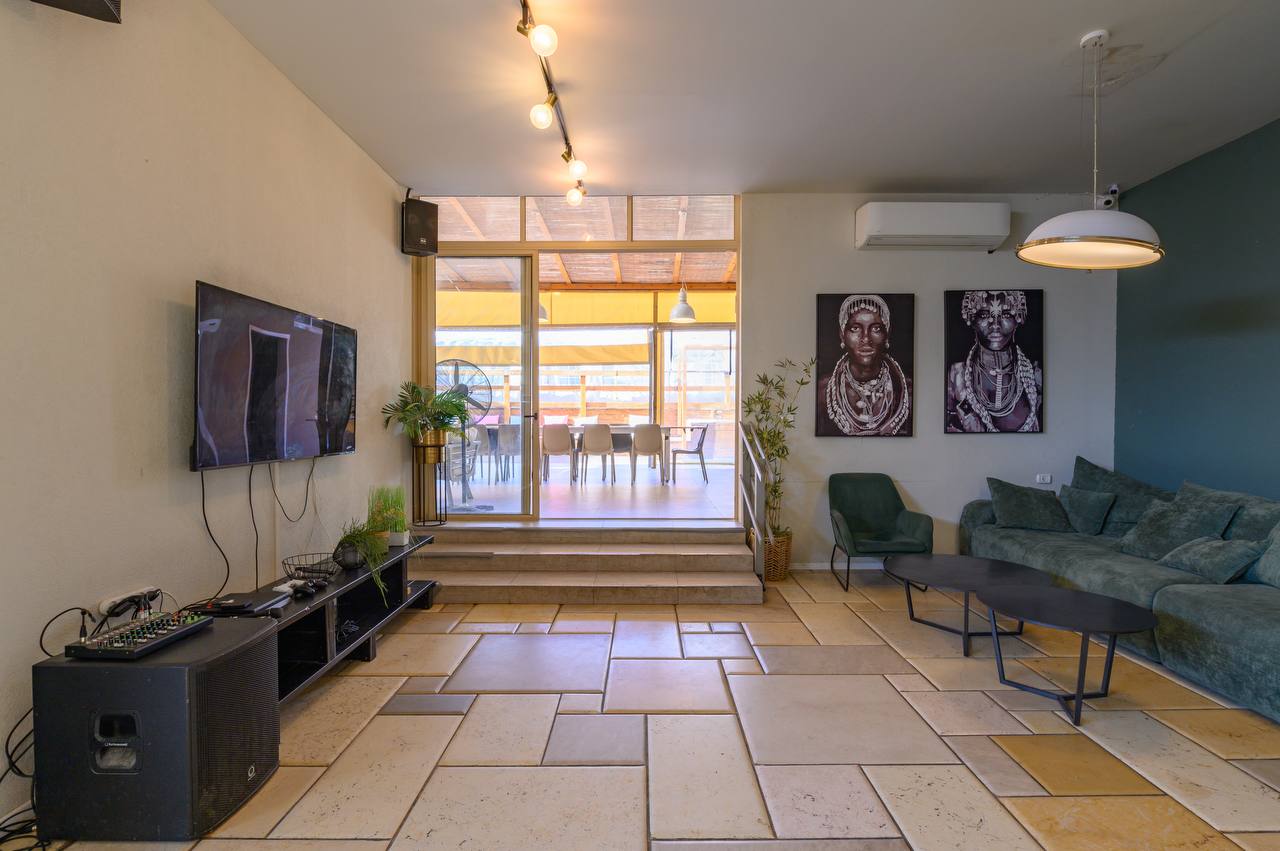 סלון מרווח ומעוצב